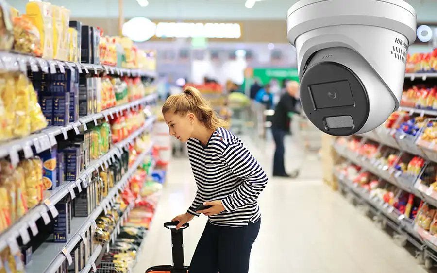 beveiligingscamera in supermarkt 